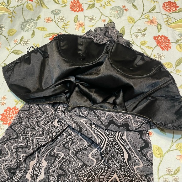 Guess Ruffle Mini Dress - Picture 5 of 15